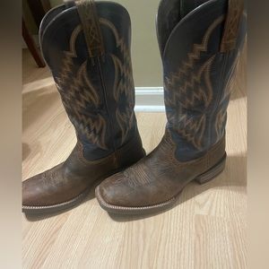 Men’s Ariat square toe boots 9 1/2 D